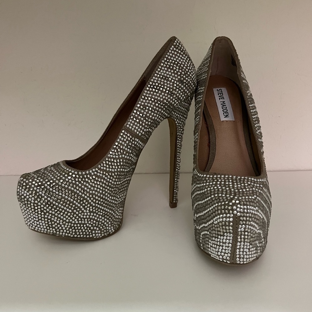 Steve Madden Dyvinal Pewter Pumps